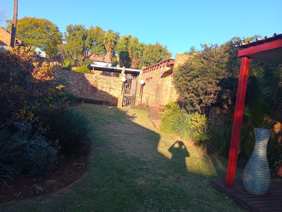 3 Bedroom Property for Sale in Mulbarton Gauteng