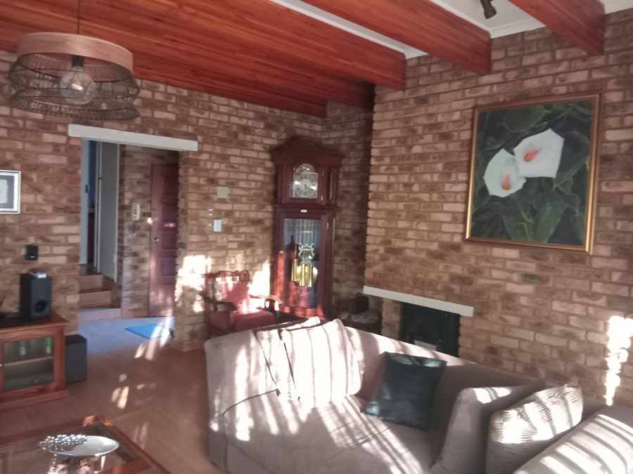 3 Bedroom Property for Sale in Mulbarton Gauteng