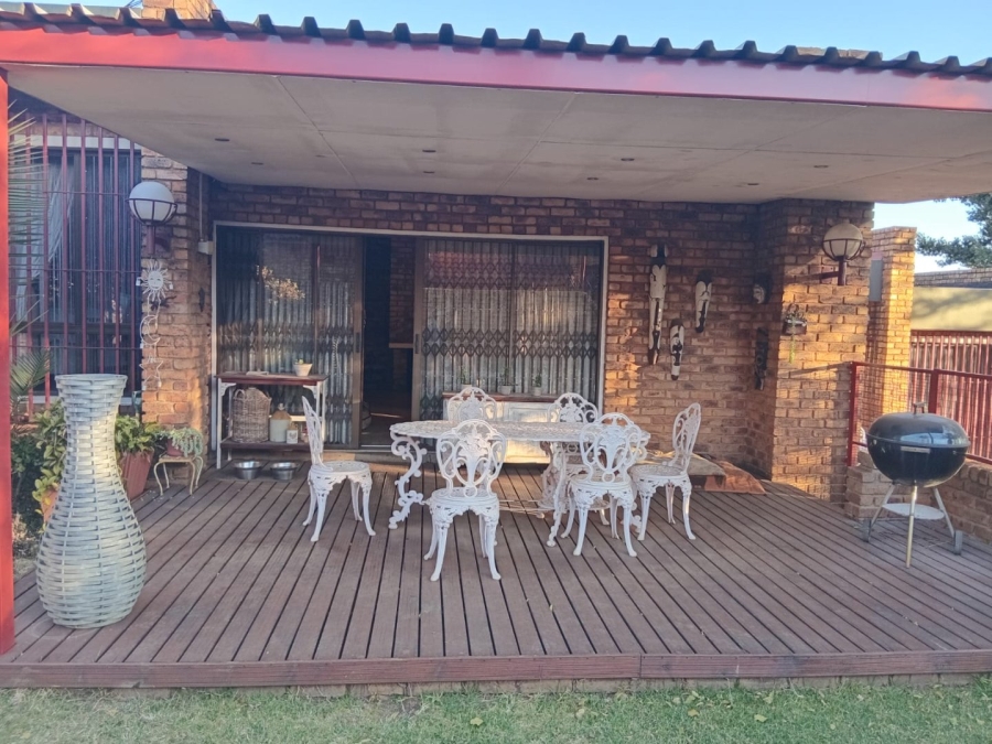 3 Bedroom Property for Sale in Mulbarton Gauteng