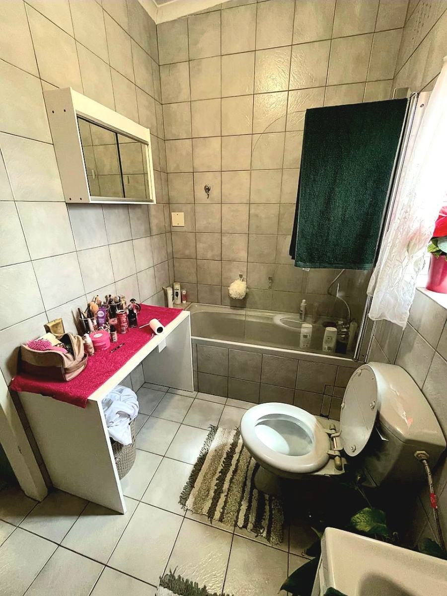 3 Bedroom Property for Sale in Mulbarton Gauteng