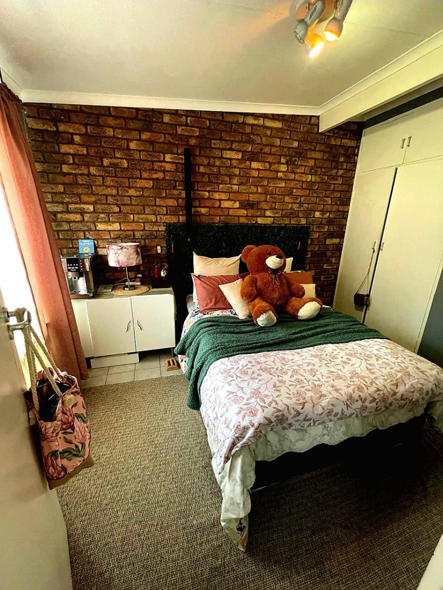 3 Bedroom Property for Sale in Mulbarton Gauteng