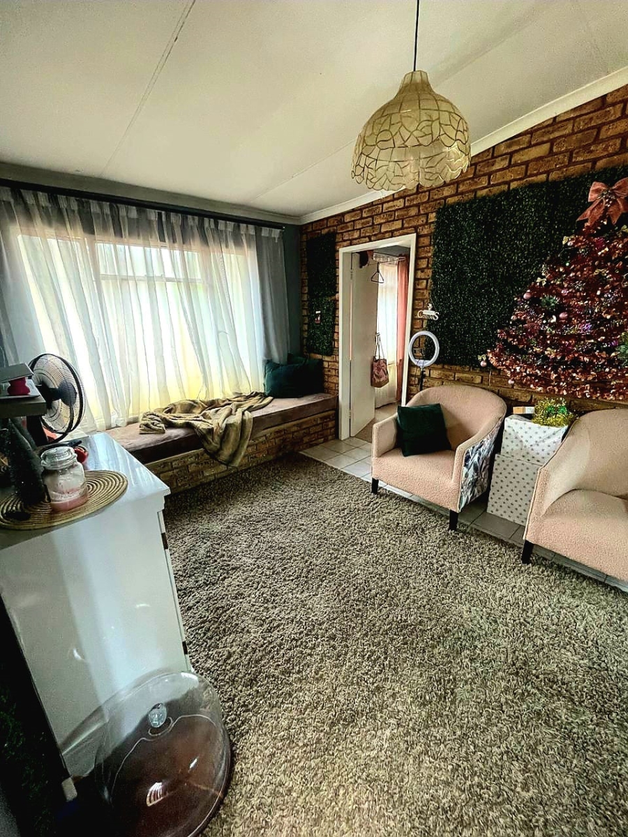 3 Bedroom Property for Sale in Mulbarton Gauteng
