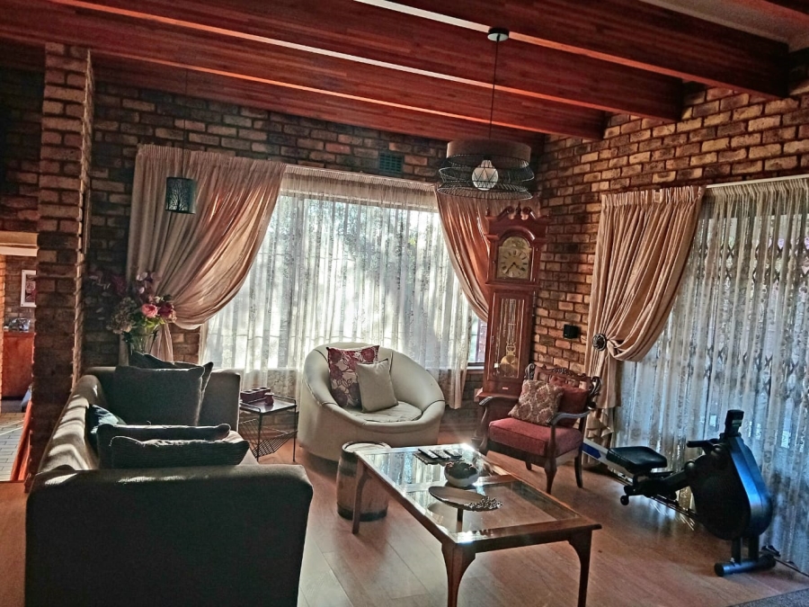 3 Bedroom Property for Sale in Mulbarton Gauteng