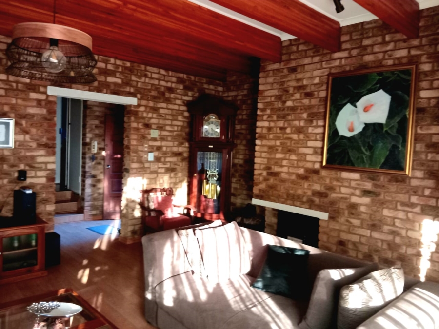3 Bedroom Property for Sale in Mulbarton Gauteng