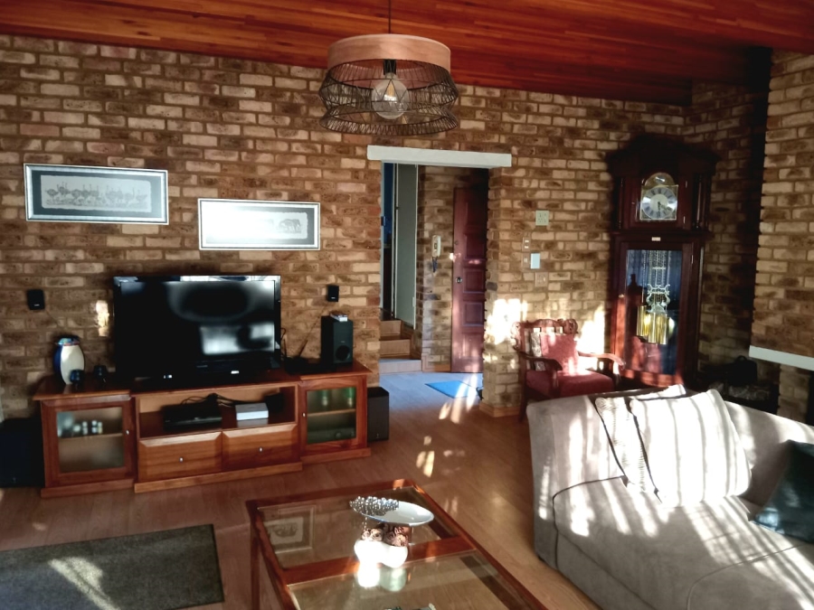3 Bedroom Property for Sale in Mulbarton Gauteng