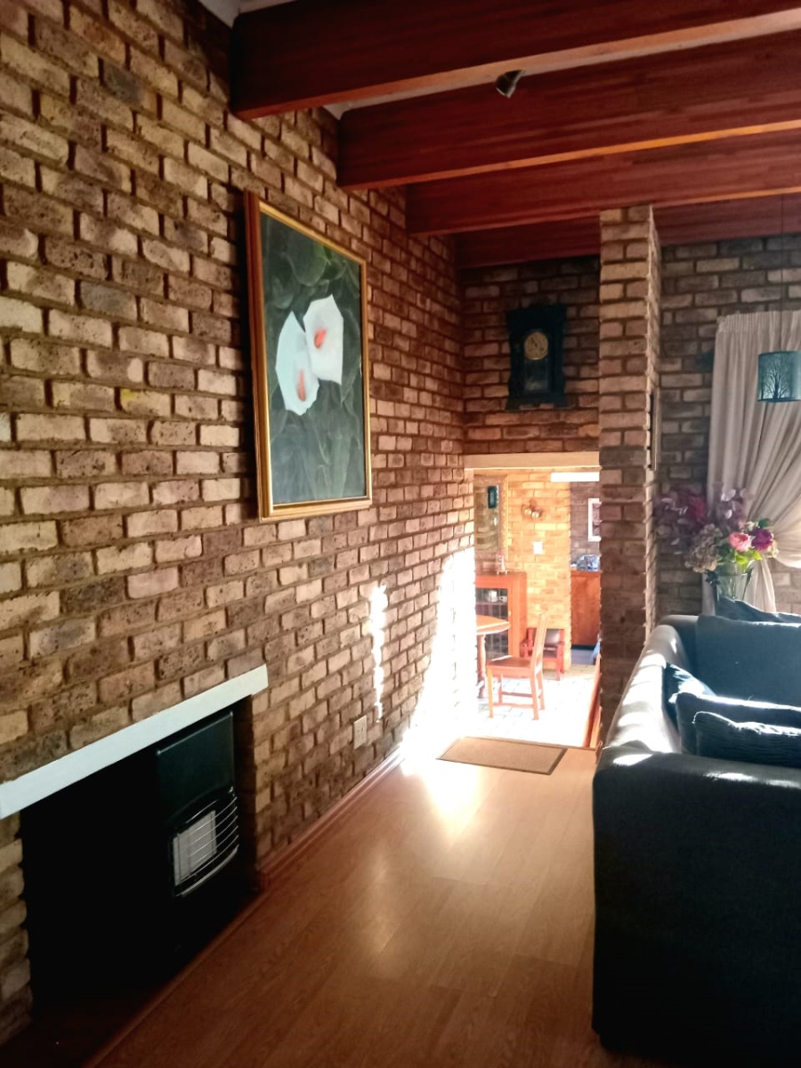 3 Bedroom Property for Sale in Mulbarton Gauteng