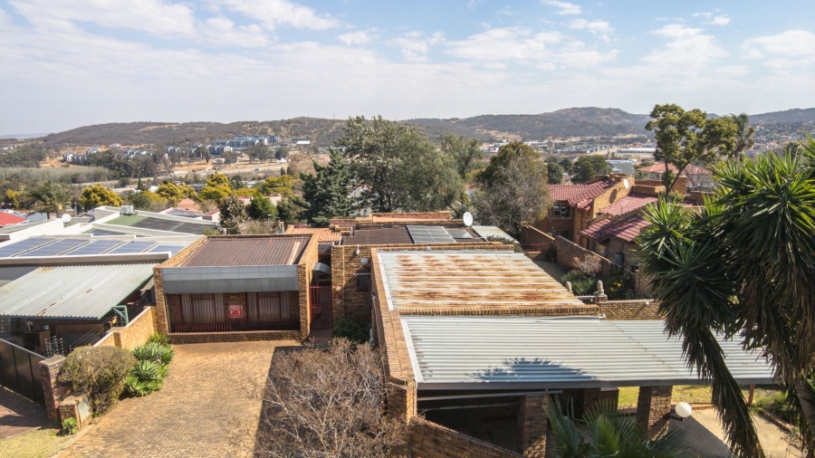 3 Bedroom Property for Sale in Mulbarton Gauteng