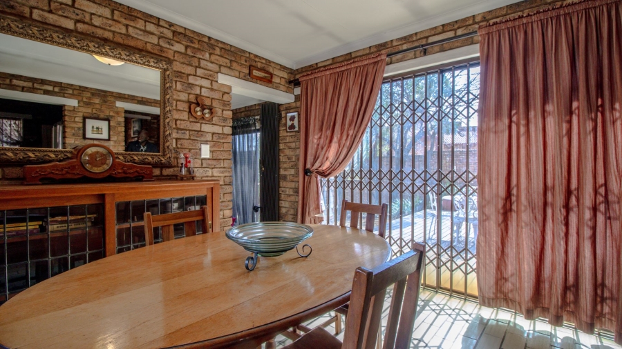 3 Bedroom Property for Sale in Mulbarton Gauteng