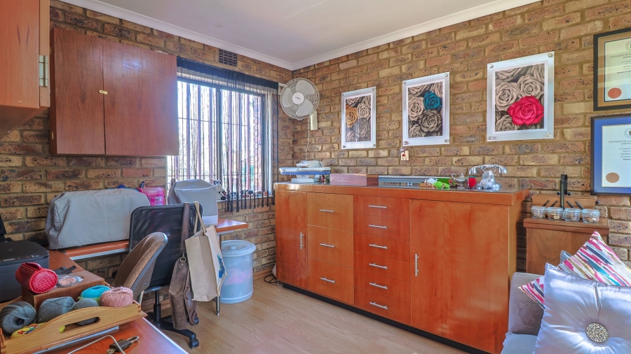 3 Bedroom Property for Sale in Mulbarton Gauteng