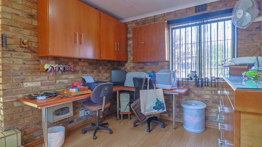 3 Bedroom Property for Sale in Mulbarton Gauteng