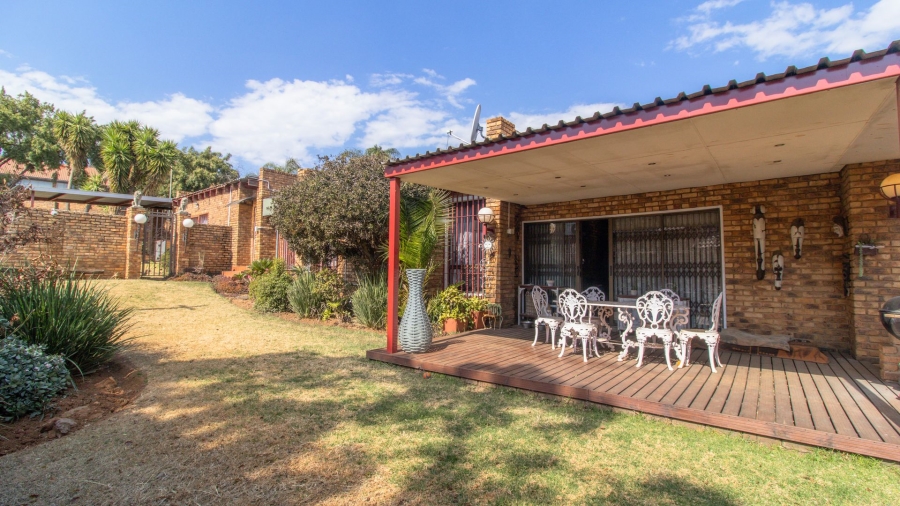 3 Bedroom Property for Sale in Mulbarton Gauteng