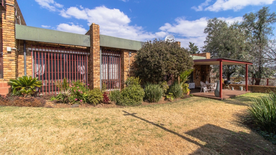 3 Bedroom Property for Sale in Mulbarton Gauteng