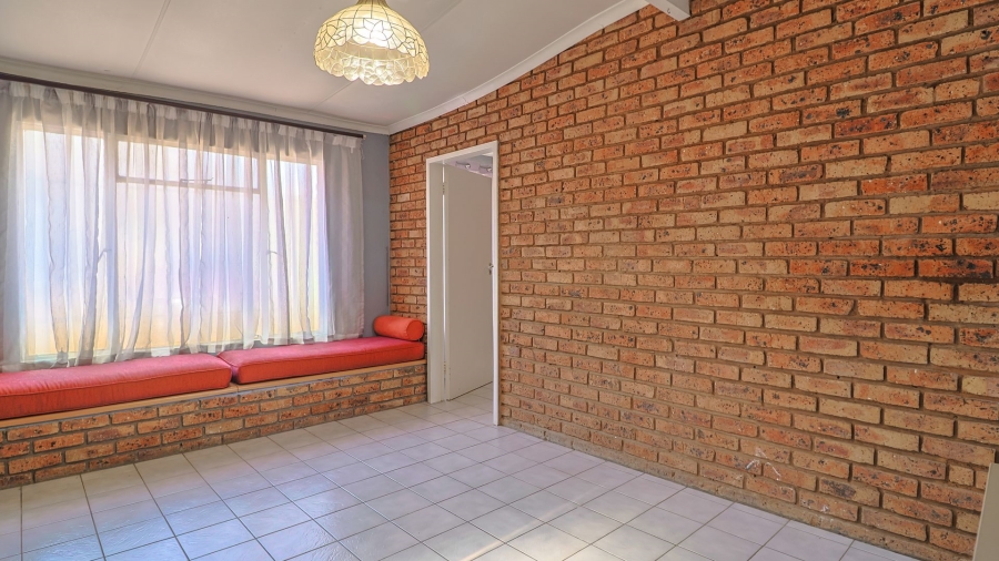 3 Bedroom Property for Sale in Mulbarton Gauteng