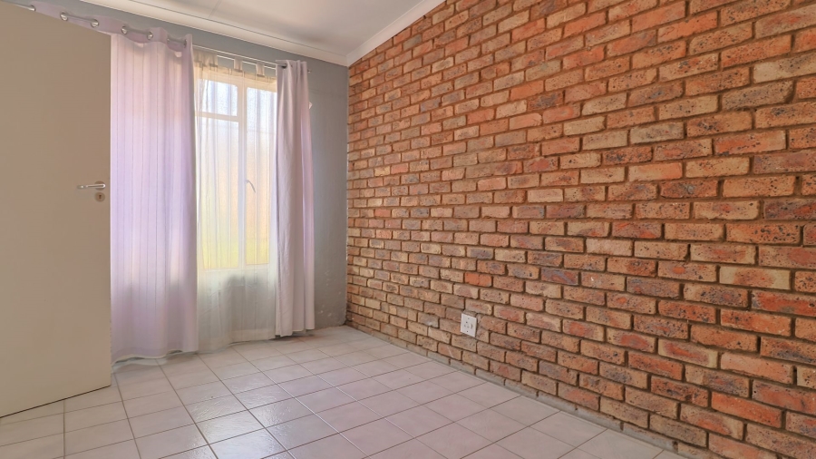 3 Bedroom Property for Sale in Mulbarton Gauteng