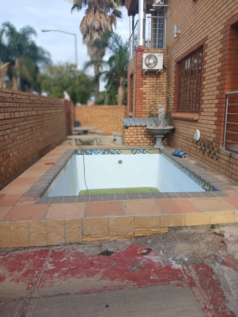 4 Bedroom Property for Sale in Lotus Gardens Gauteng
