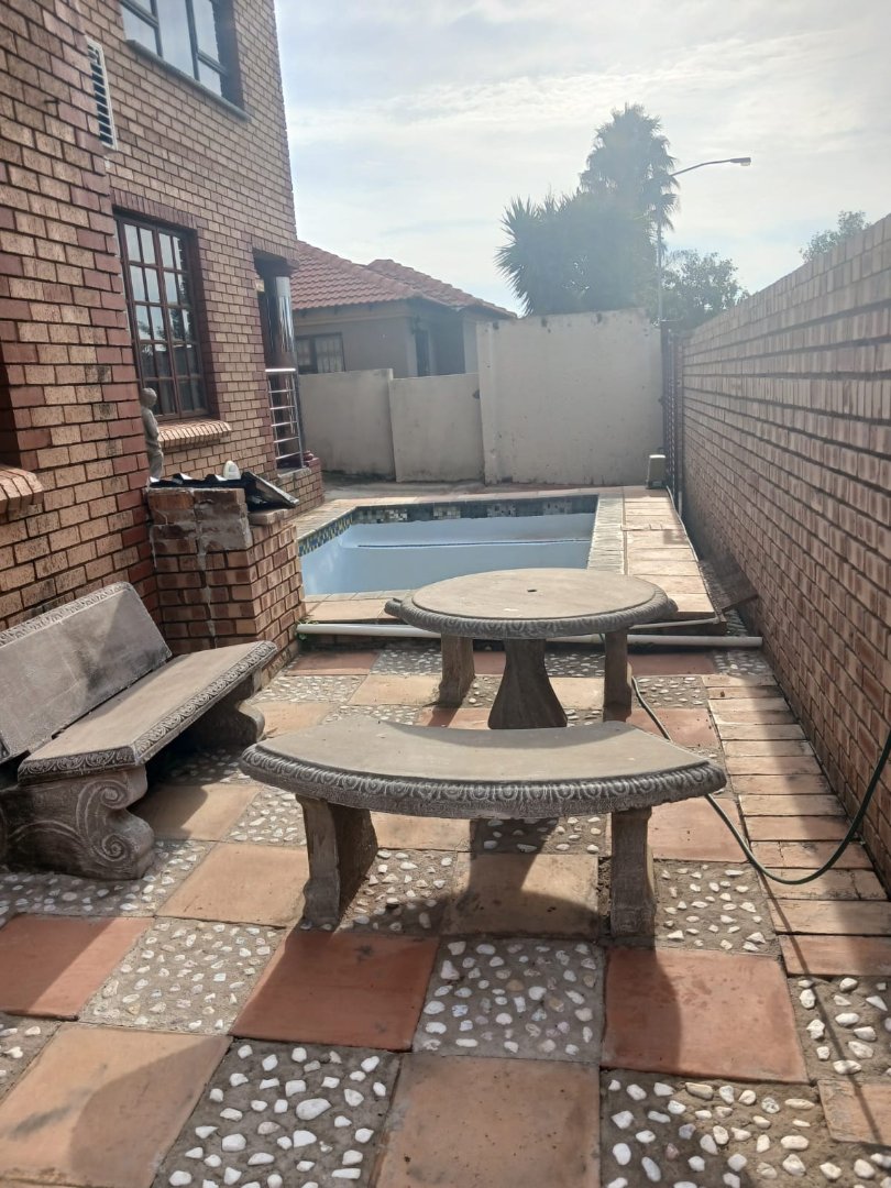 4 Bedroom Property for Sale in Lotus Gardens Gauteng