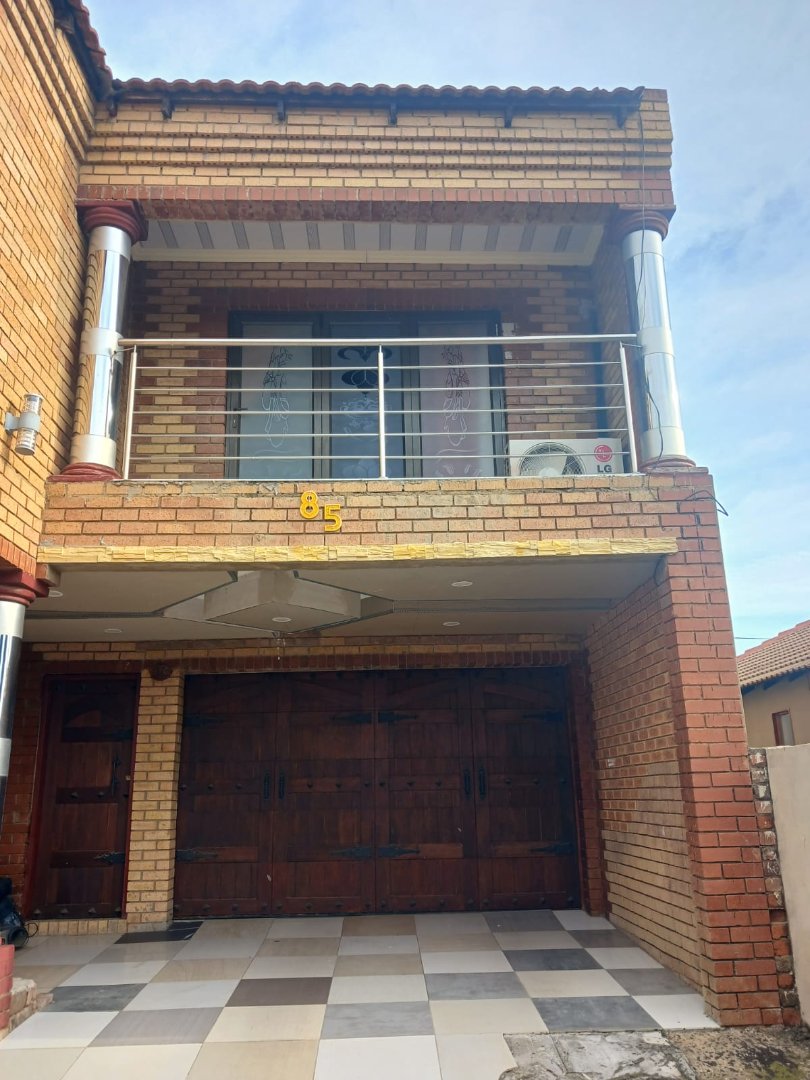 4 Bedroom Property for Sale in Lotus Gardens Gauteng