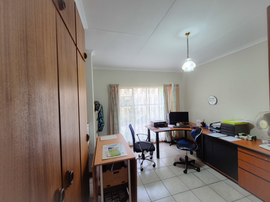 5 Bedroom Property for Sale in Northdene Gauteng