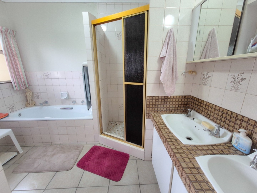 5 Bedroom Property for Sale in Northdene Gauteng
