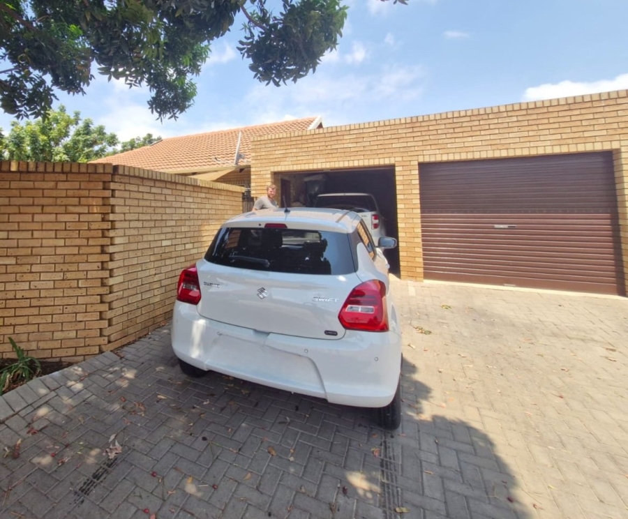 2 Bedroom Property for Sale in Sinoville Gauteng