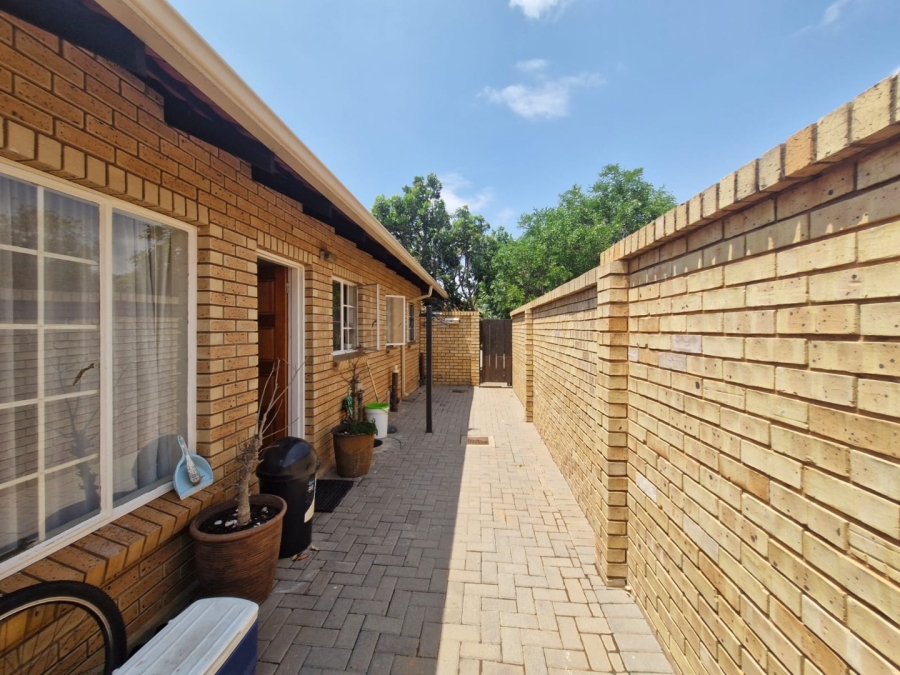 2 Bedroom Property for Sale in Sinoville Gauteng