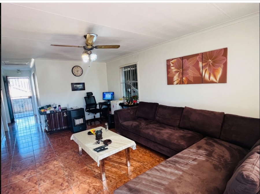 2 Bedroom Property for Sale in Lotus Gardens Gauteng