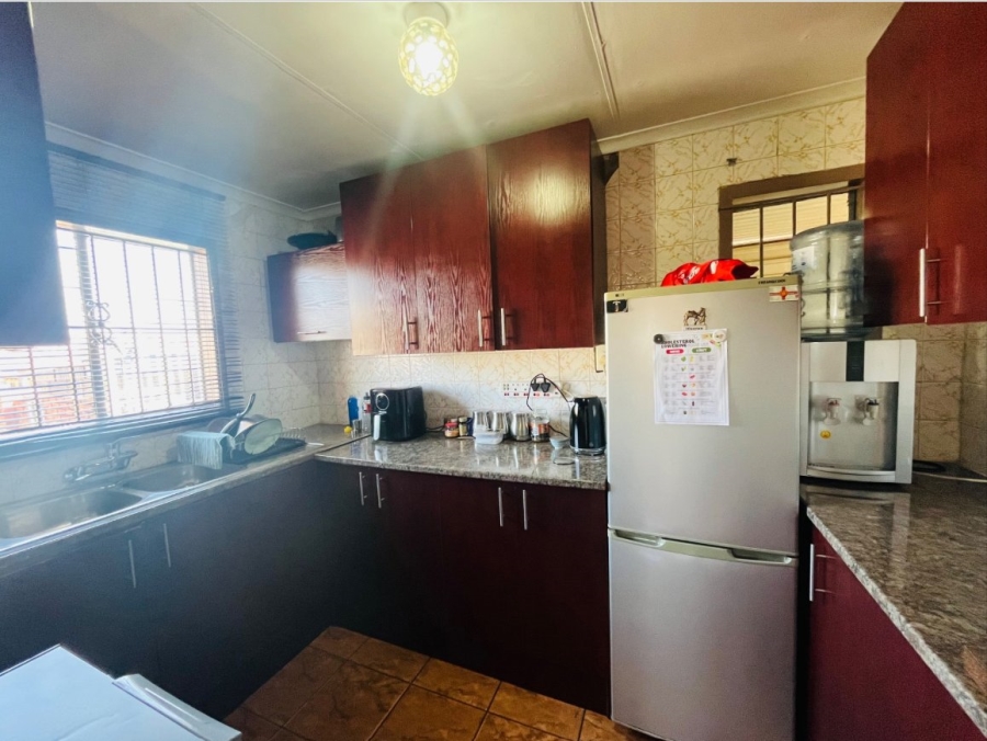 2 Bedroom Property for Sale in Lotus Gardens Gauteng
