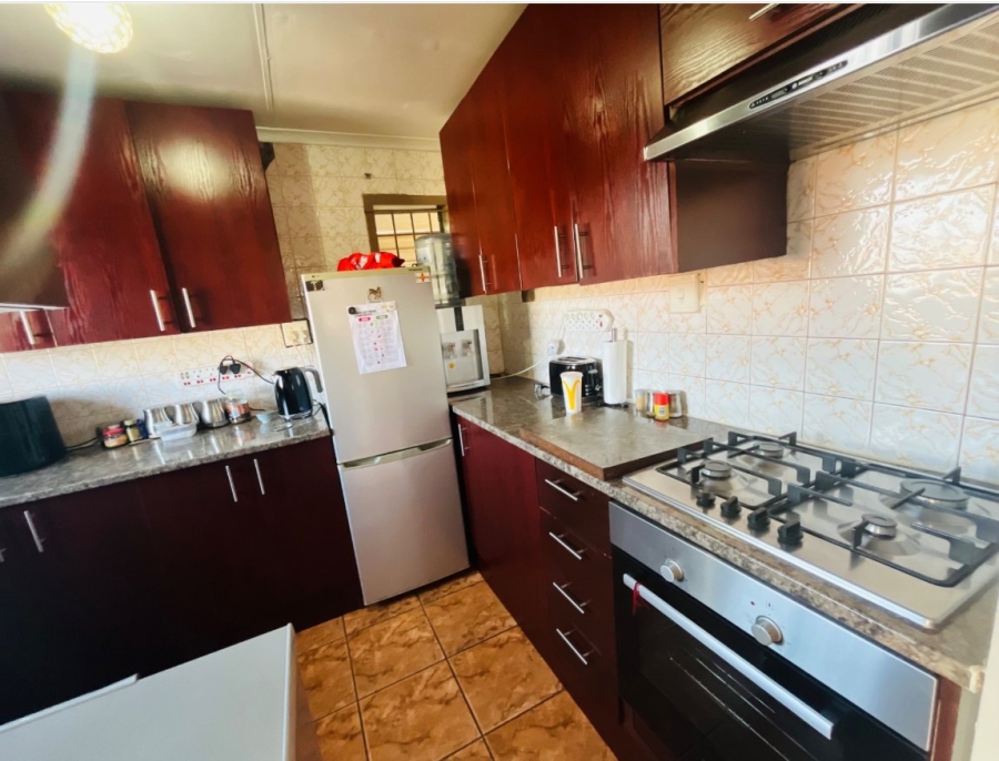 2 Bedroom Property for Sale in Lotus Gardens Gauteng