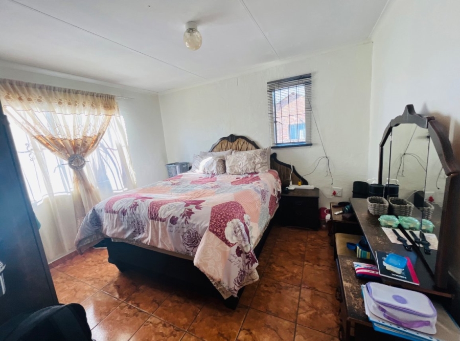 2 Bedroom Property for Sale in Lotus Gardens Gauteng