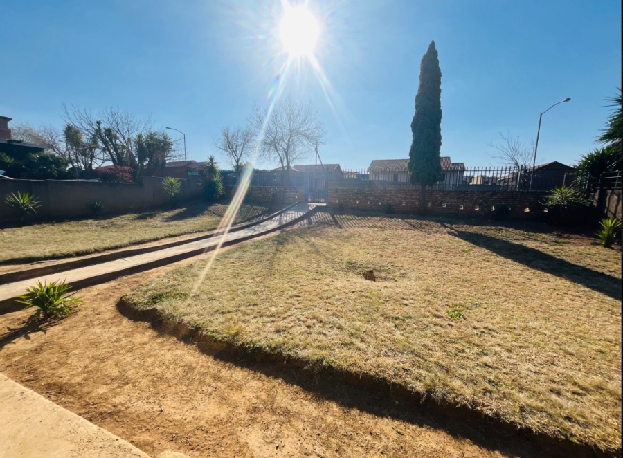 2 Bedroom Property for Sale in Lotus Gardens Gauteng