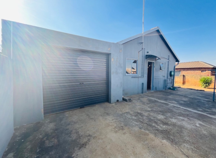 2 Bedroom Property for Sale in Lotus Gardens Gauteng