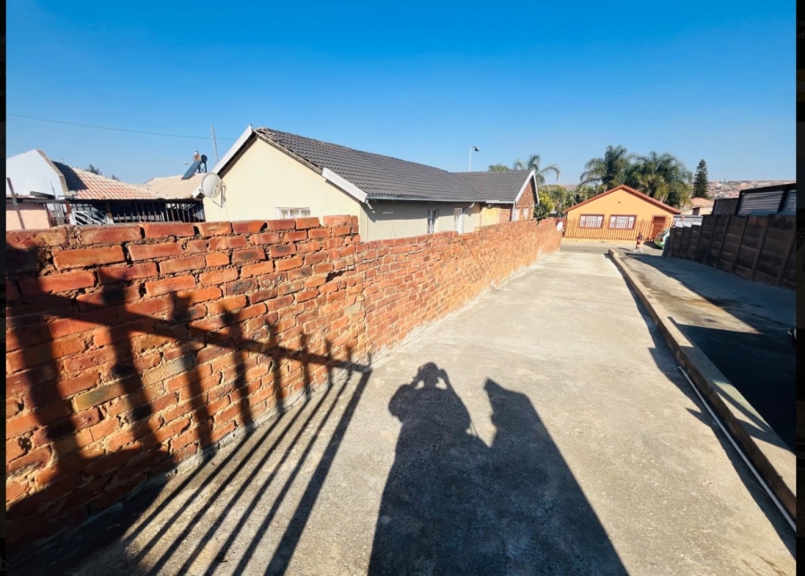 2 Bedroom Property for Sale in Lotus Gardens Gauteng