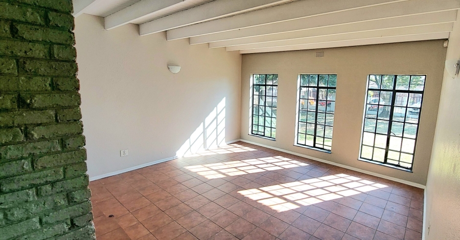 6 Bedroom Property for Sale in Freeway Park Gauteng
