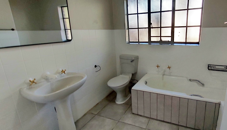 6 Bedroom Property for Sale in Freeway Park Gauteng