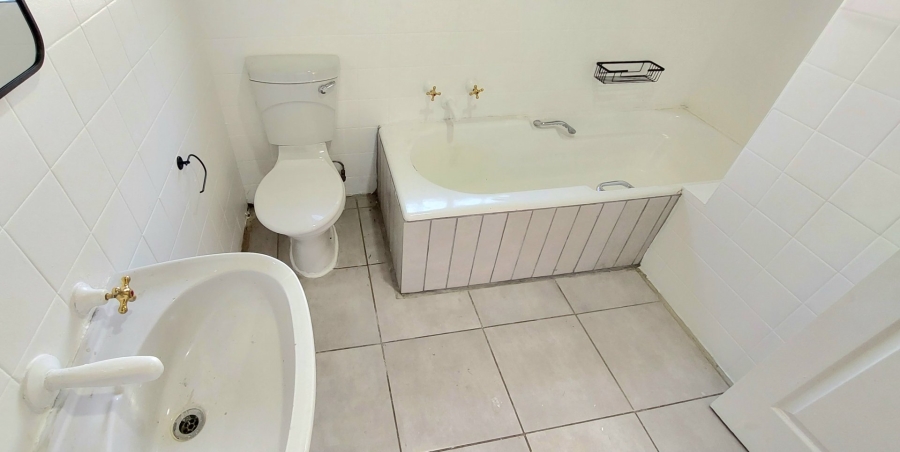 6 Bedroom Property for Sale in Freeway Park Gauteng