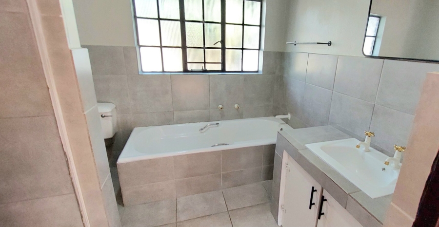 6 Bedroom Property for Sale in Freeway Park Gauteng