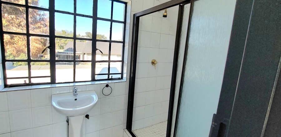 6 Bedroom Property for Sale in Freeway Park Gauteng