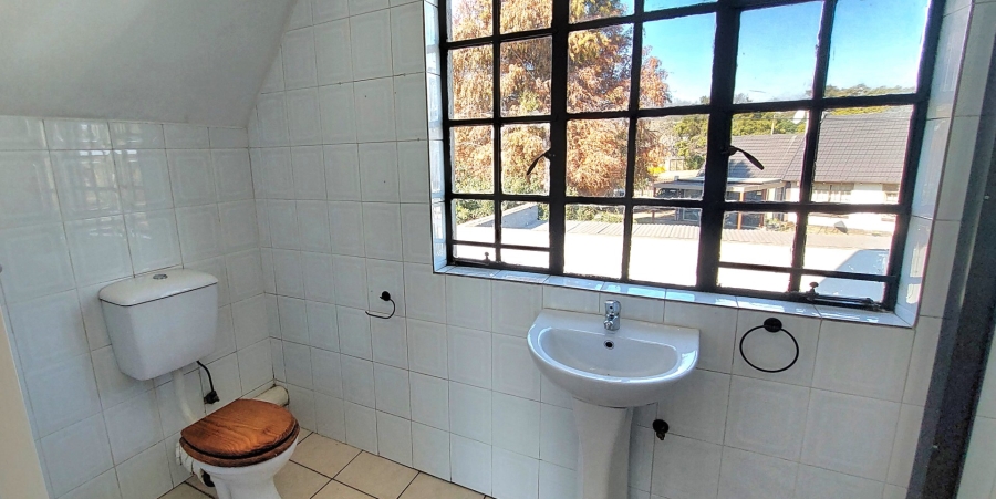 6 Bedroom Property for Sale in Freeway Park Gauteng