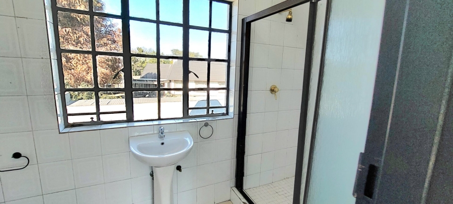 6 Bedroom Property for Sale in Freeway Park Gauteng