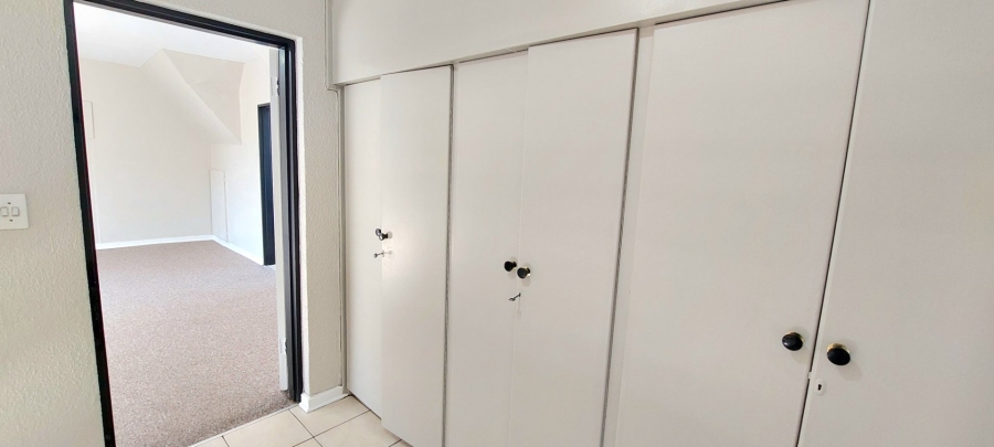 6 Bedroom Property for Sale in Freeway Park Gauteng