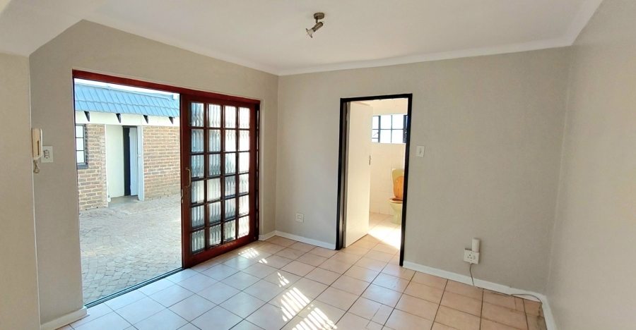 6 Bedroom Property for Sale in Freeway Park Gauteng