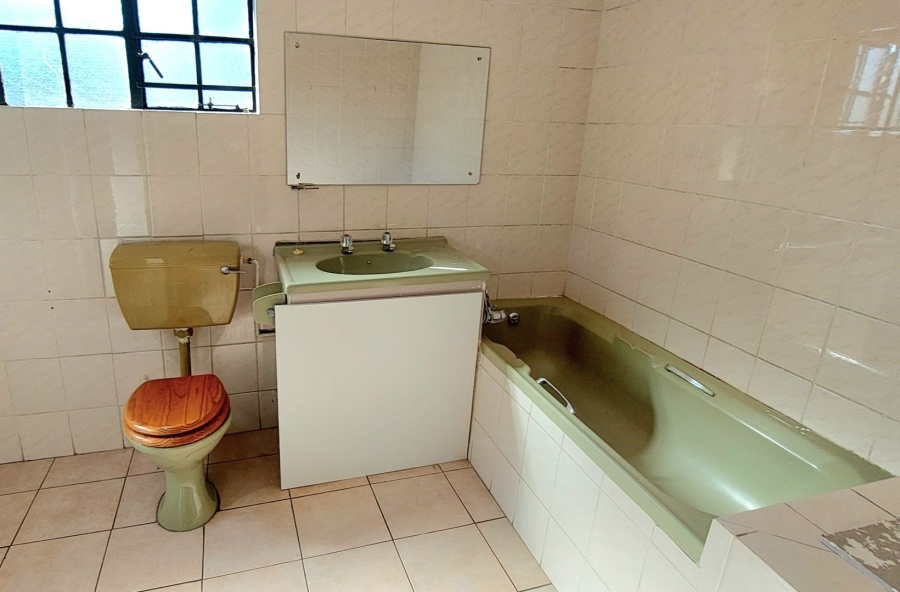 6 Bedroom Property for Sale in Freeway Park Gauteng