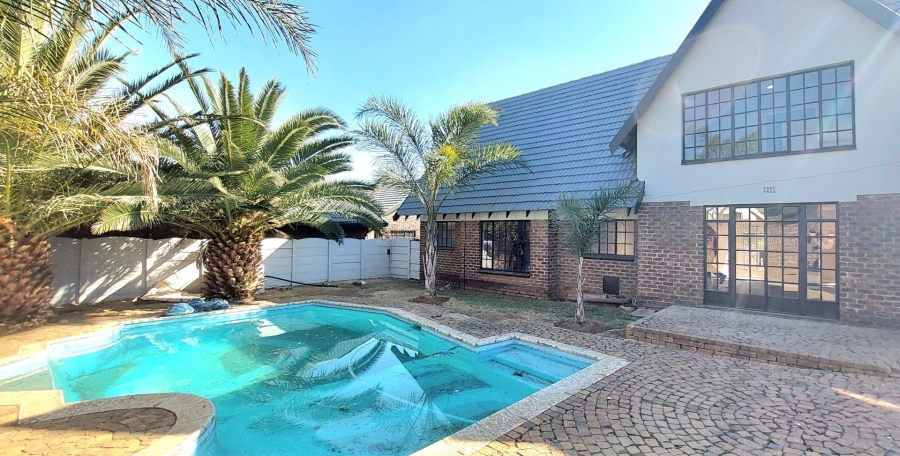 6 Bedroom Property for Sale in Freeway Park Gauteng