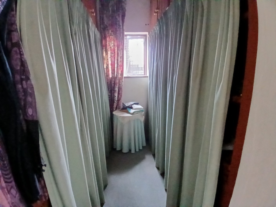  Bedroom Property for Sale in Rietfontein Gauteng