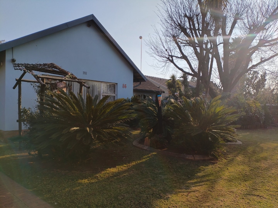 3 Bedroom Property for Sale in Strubenvale Gauteng