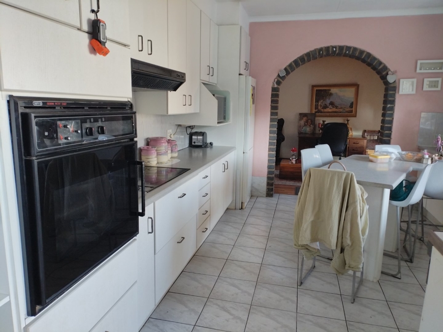 3 Bedroom Property for Sale in Strubenvale Gauteng