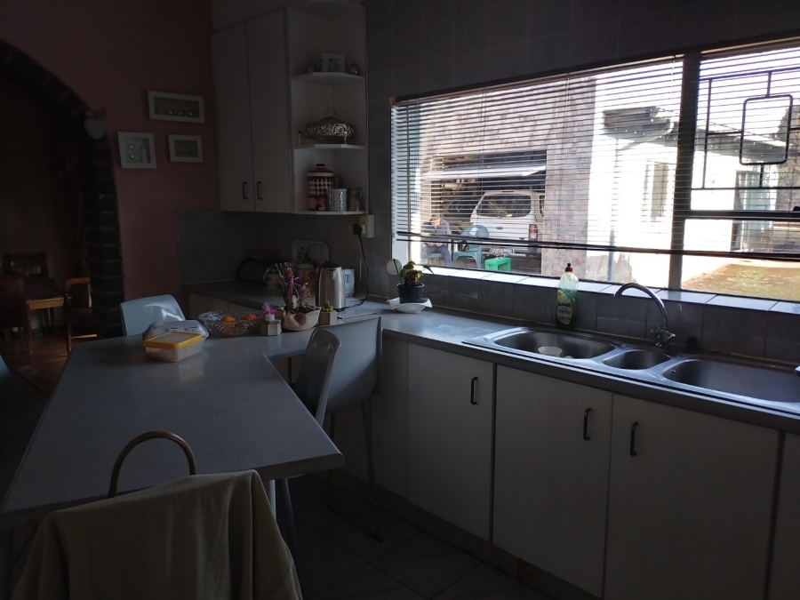 3 Bedroom Property for Sale in Strubenvale Gauteng