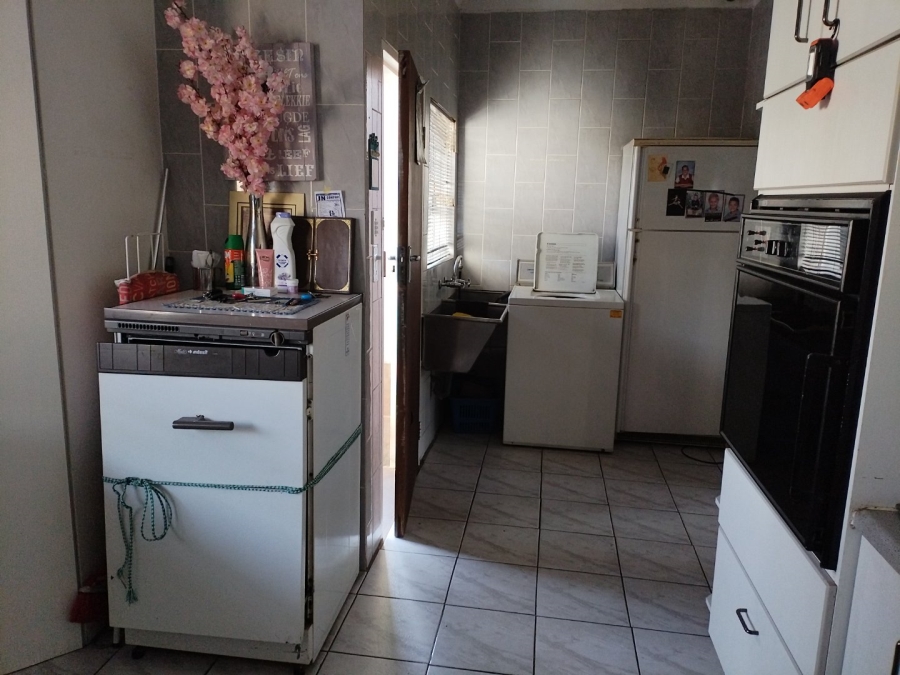 3 Bedroom Property for Sale in Strubenvale Gauteng