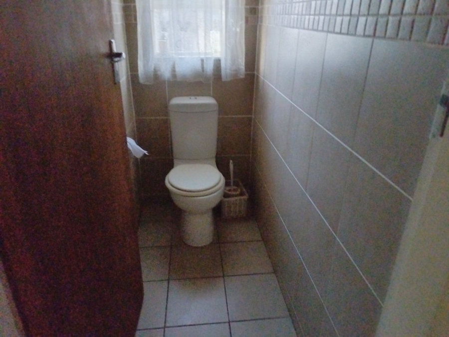 3 Bedroom Property for Sale in Strubenvale Gauteng