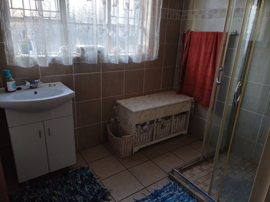 3 Bedroom Property for Sale in Strubenvale Gauteng